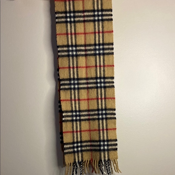 Burberry Archive Beige Nova Check Scarf in 100% Lambswool (47in X 7.5in) [A] - Picture 2 of 5